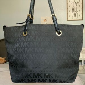 ✨MK Black purse✨